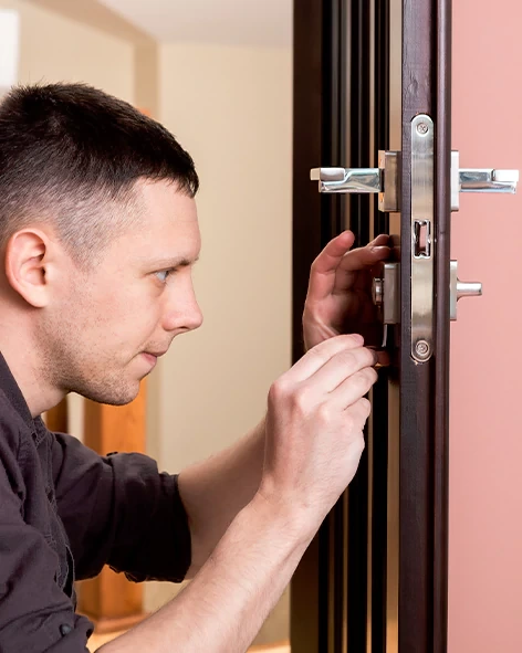 : Professional Locksmith For Commercial And Residential Locksmith Services in East Rancho Dominguez, CA