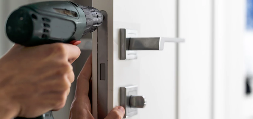 Locksmith For Lock Replacement Near Me in East Rancho Dominguez, CA