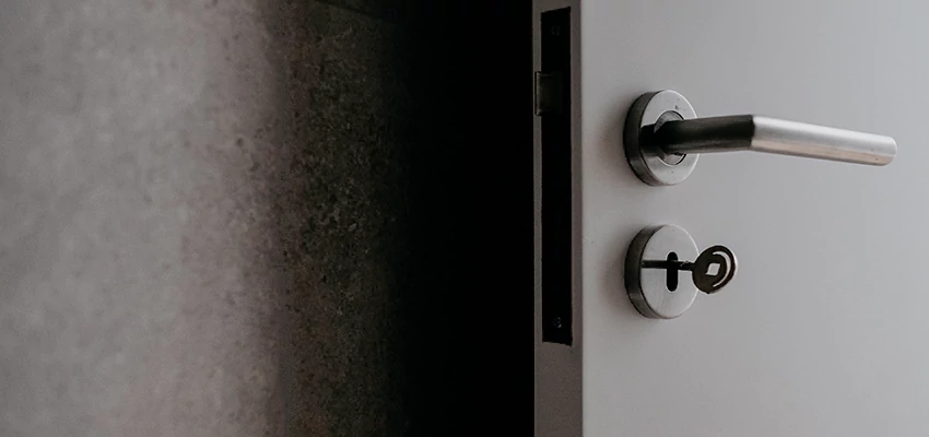 Front Door Handle Repair And Installation in East Rancho Dominguez, CA